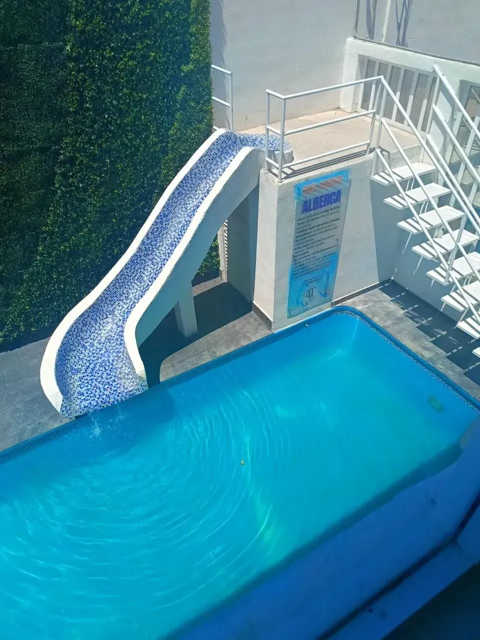 Salón y Terraza 4 Torres - Salón Con Terraza Y Alberca en Ciudad Juárez, Chihuahua - Vista 2 de 3 de las instalaciones y espacios del lugar