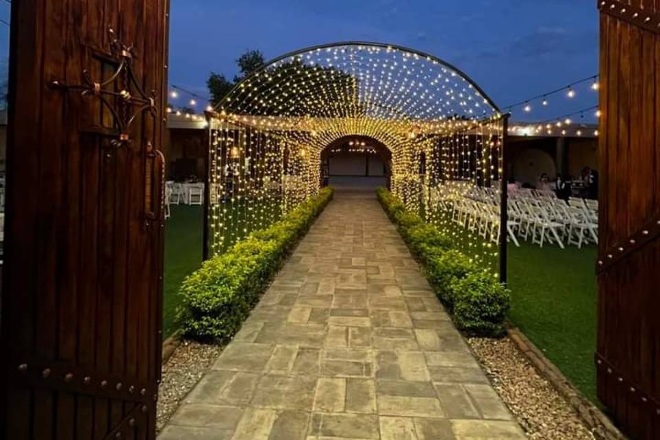 Salón de Eventos El Mezquite - Jardín Para Eventos para eventos en Hermosillo, Sonora. Salón de Eventos El Mezquite es un lugar de estilo campestre...