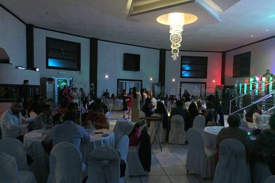Club Casino Bellavista - Salón Coromuel - Salón De Eventos para eventos en La Paz, Baja California Sur. Club Casino Bellavista ofrece el Salón Coromuel como el espa...