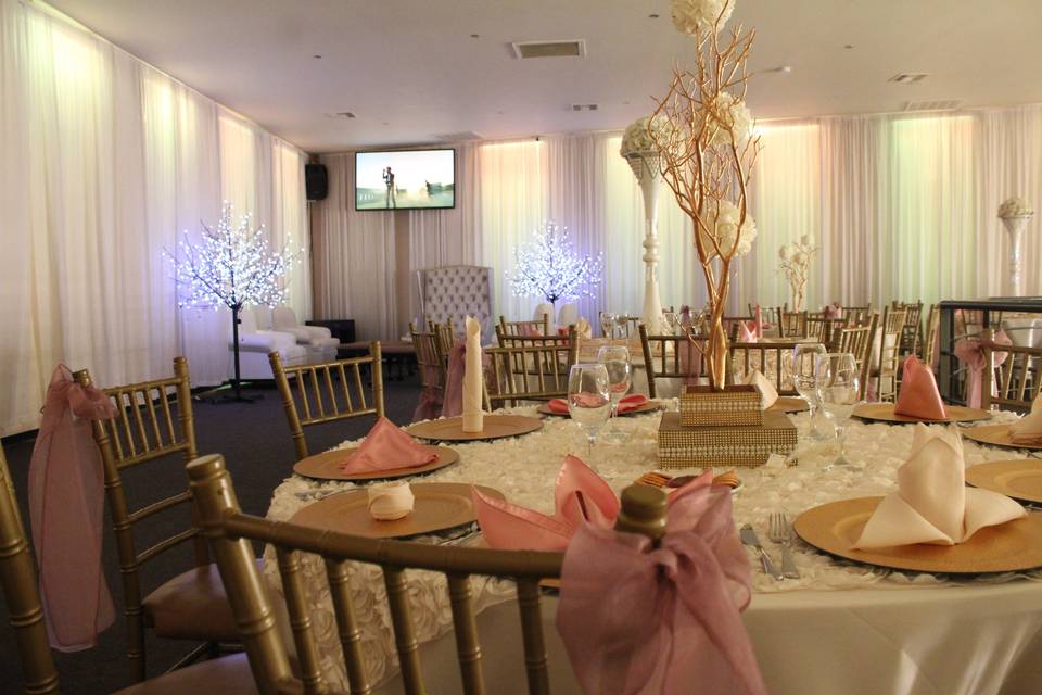 Salón Su Majestad - Salón De Eventos en Mexicali, Baja California - Vista 12 de 14 de las instalaciones y espacios del lugar