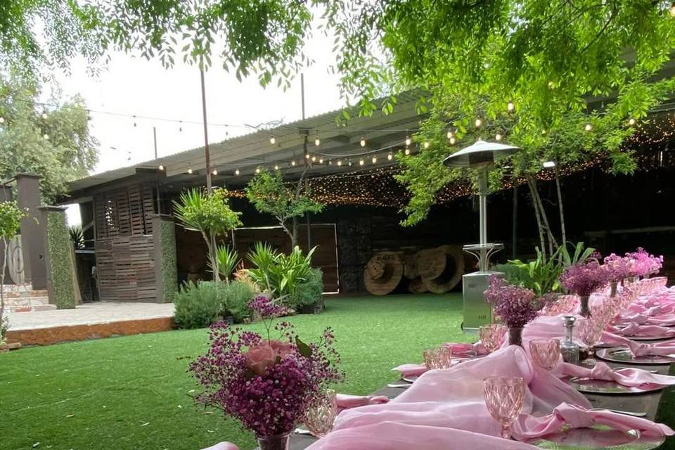 Jardín de Eventos Club la Gloria - Jardín Para Eventos para eventos en Tijuana, Baja California. Jardín de Eventos Club la Gloria es el lugar ideal para real...